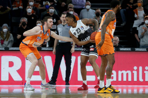 他更多依赖 他更多依赖