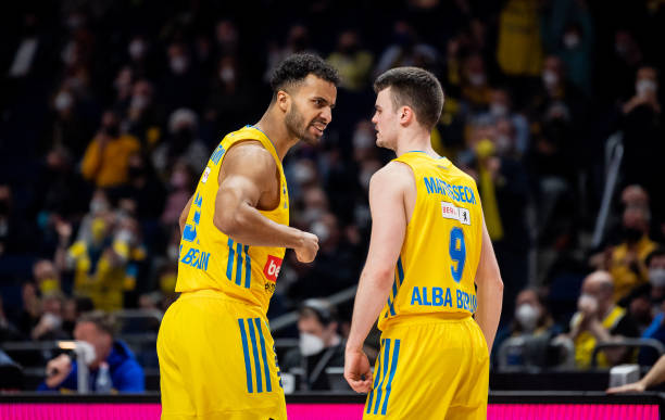 方后卫出现 方后卫出现